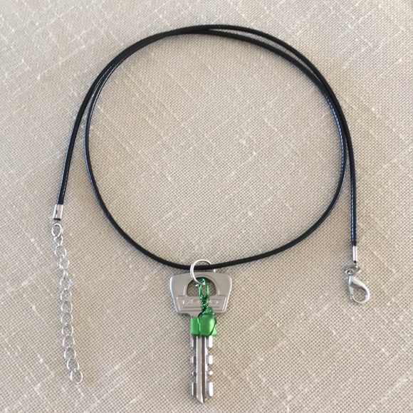 Vintage Key Sea Glass Necklace Green Silver Toned Hand Crafted - Picture 3 of 3